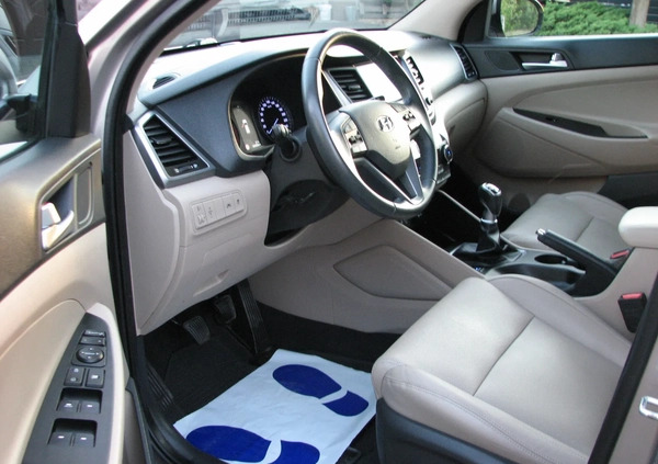 Hyundai Tucson cena 70900 przebieg: 162000, rok produkcji 2017 z Rawicz małe 667